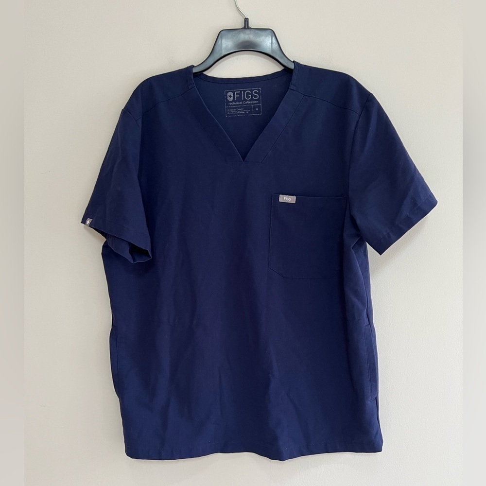 FIGS Chisec Three-Pocket Scrub Top in Navy Blue, size M